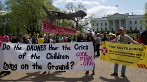 Protesters hold signs and chant slogans outside the White House in Washington on April 13, 2013 during a demonstration against the use of dones against Islamic militants and other perceived enemies of the US around the world.    AFP PHOTO/Nicholas KAMM