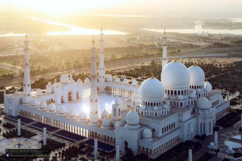 Sheikh Zayed Grand Mosque at sunrise